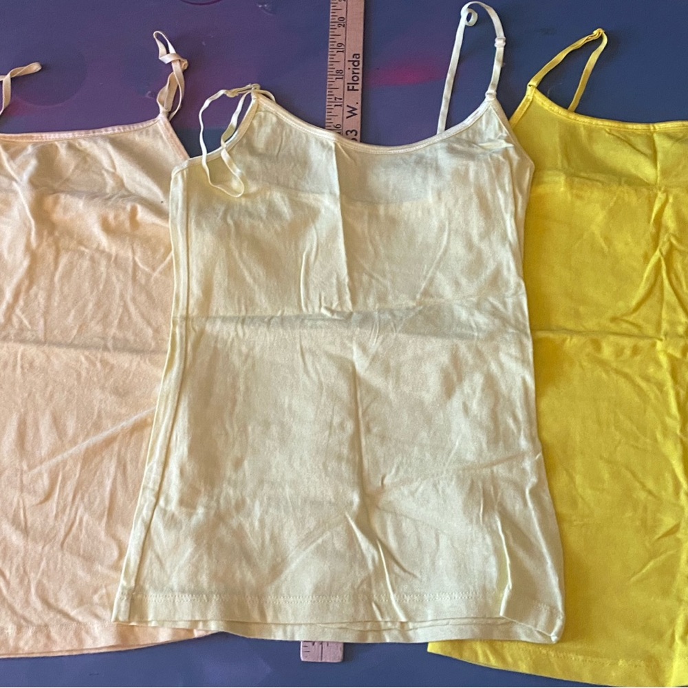 4 Ambiance Small Tank Tops, 3 Yellow 1 Gray
